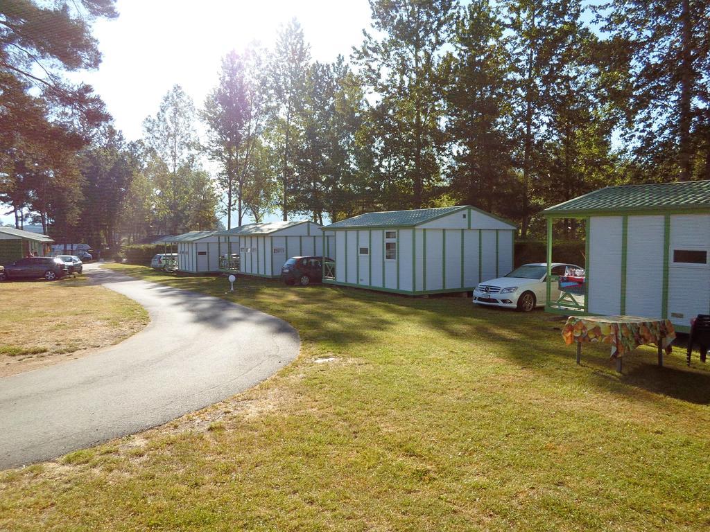 Camping Les Pinasses La Chapelle  Екстер'єр фото